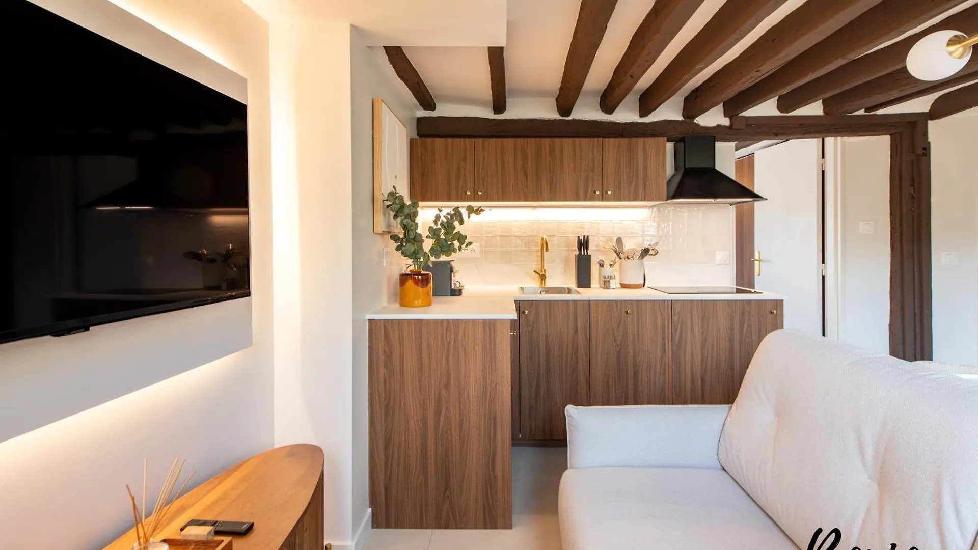 Super Central - Marais Luxury One-Bedroom - Free Parking 파리 0*,