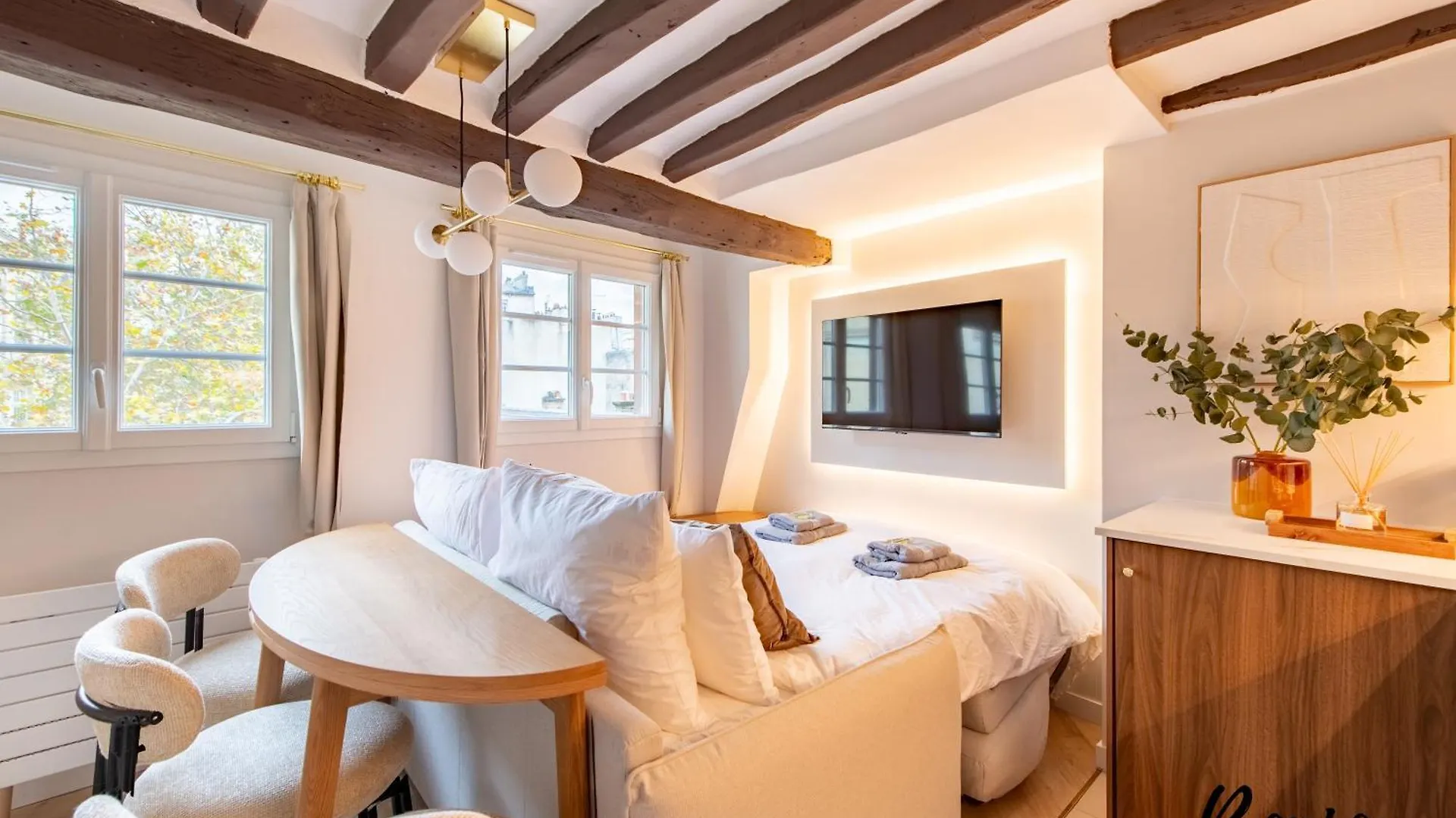 Super Central - Marais Luxury One-Bedroom - Free Parking 파리 아파트