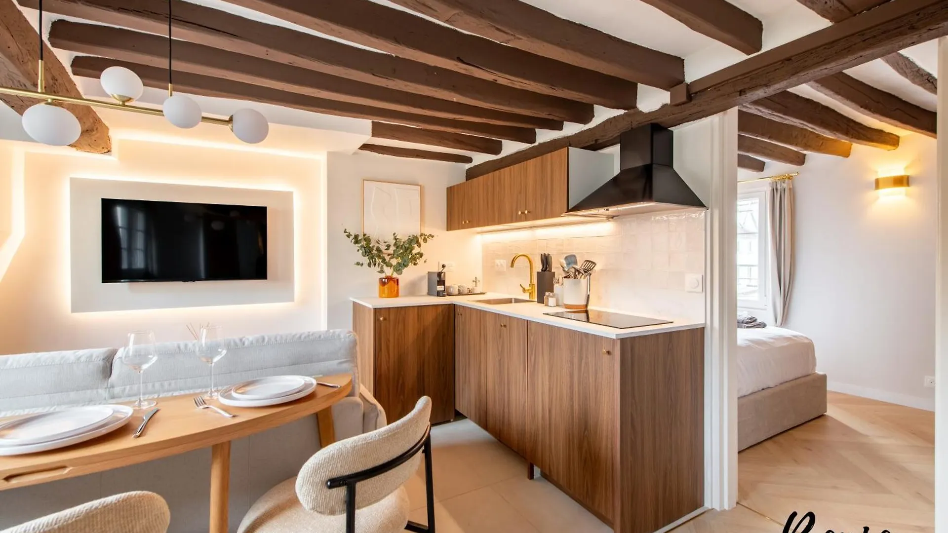 Super Central - Marais Luxury One-Bedroom - Free Parking Paris 0*,  France