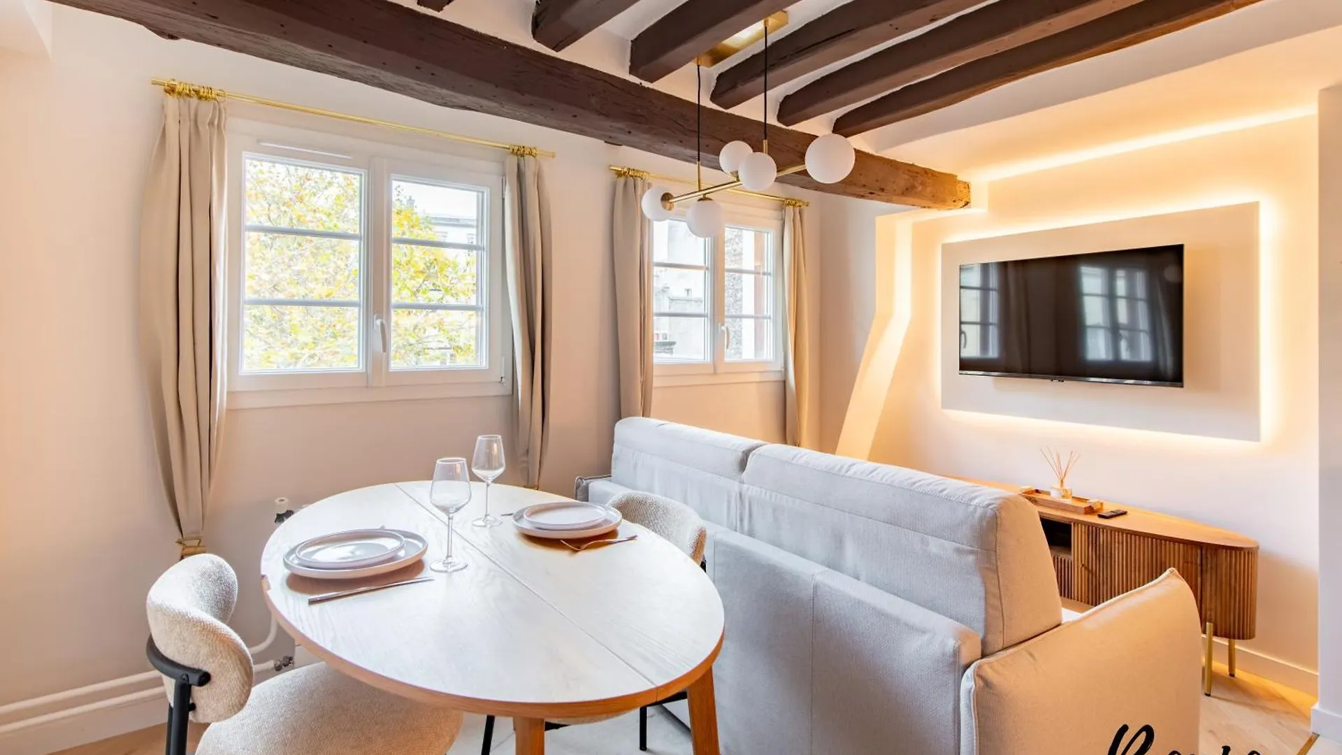Apartment Super Central - Marais Luxury One-Bedroom - Free Parking Paris France