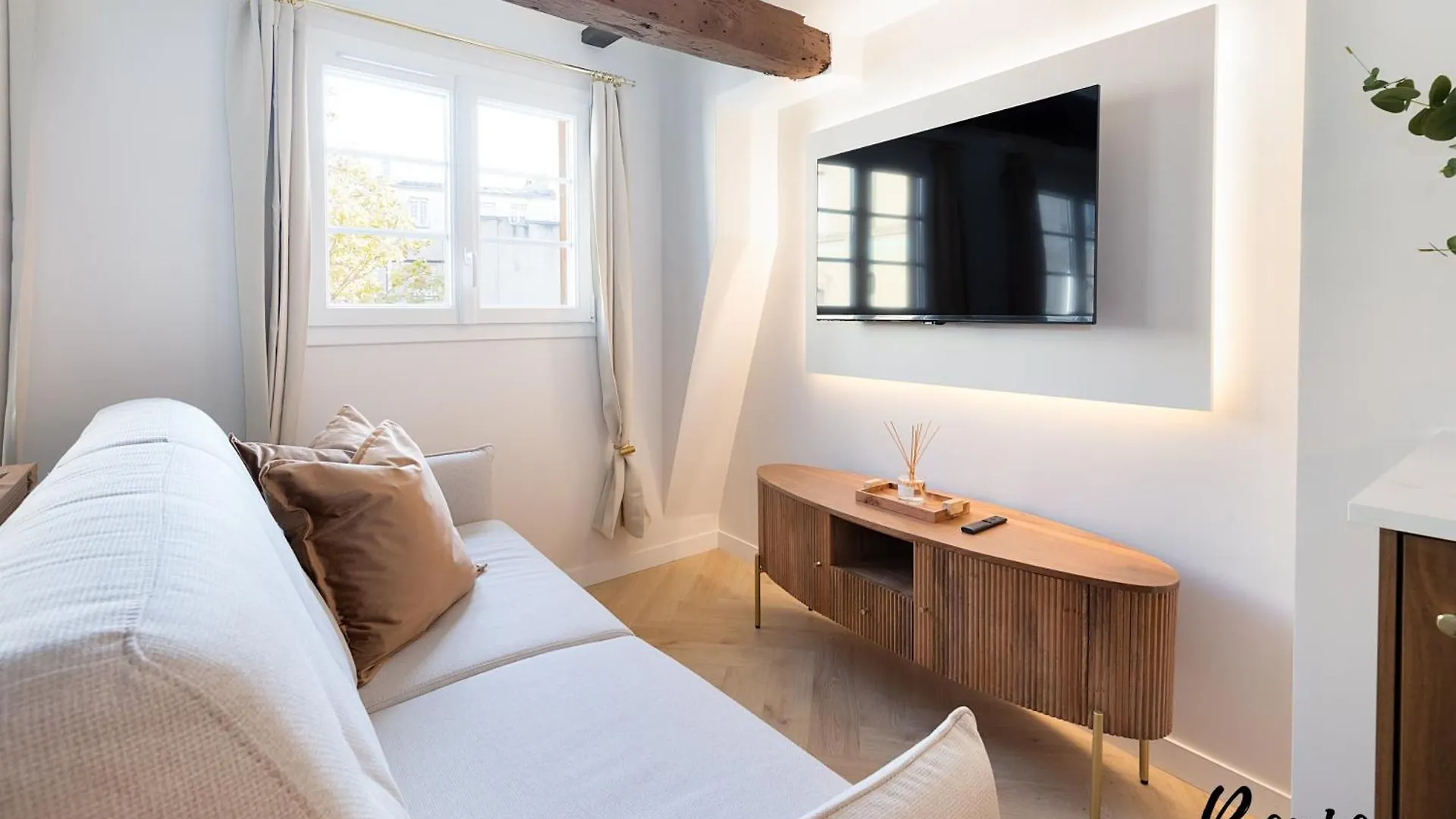 Apartment Super Central - Marais Luxury One-Bedroom - Free Parking Paris