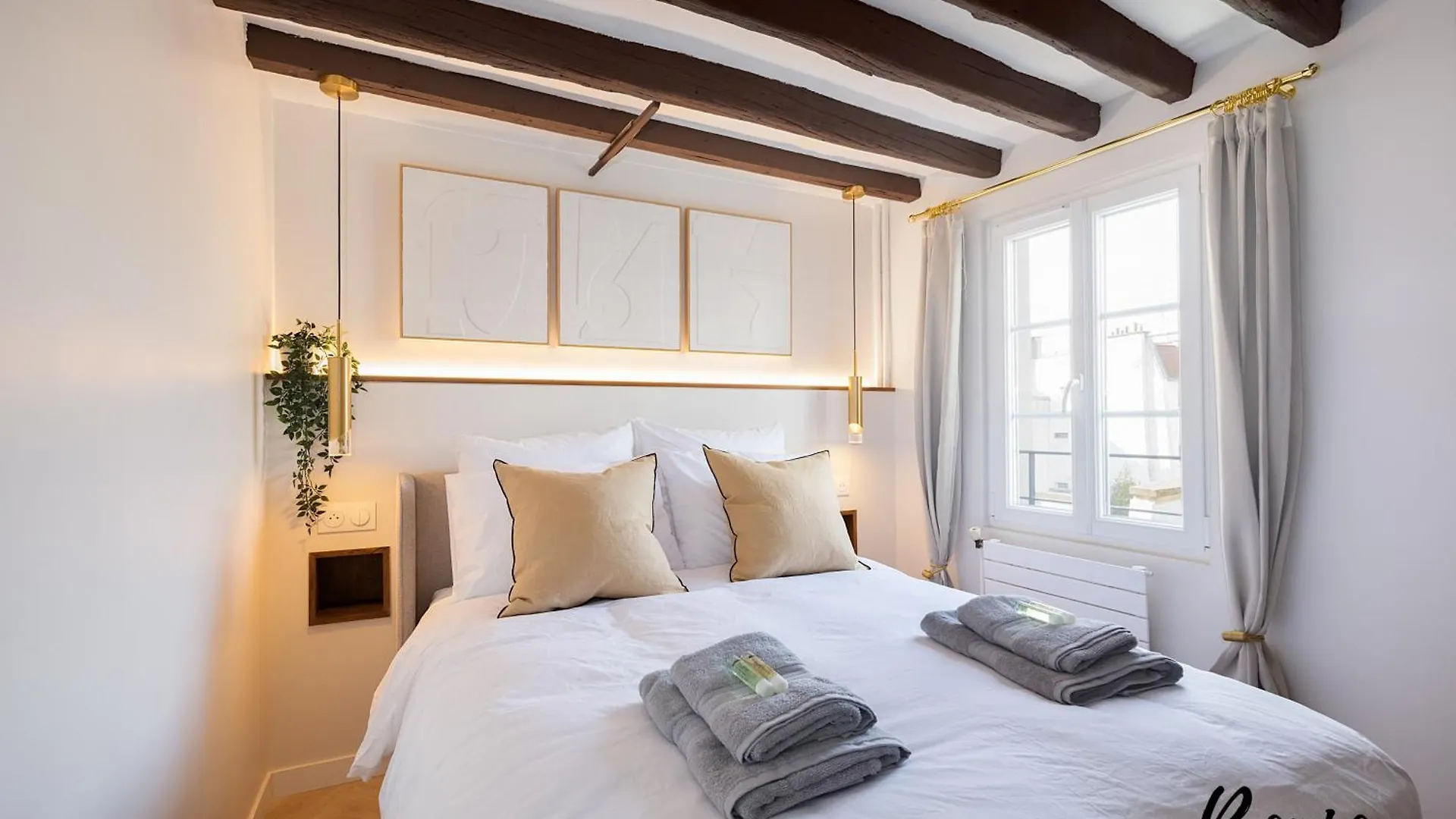 Super Central - Marais Luxury One-Bedroom - Free Parking Paris Apartment