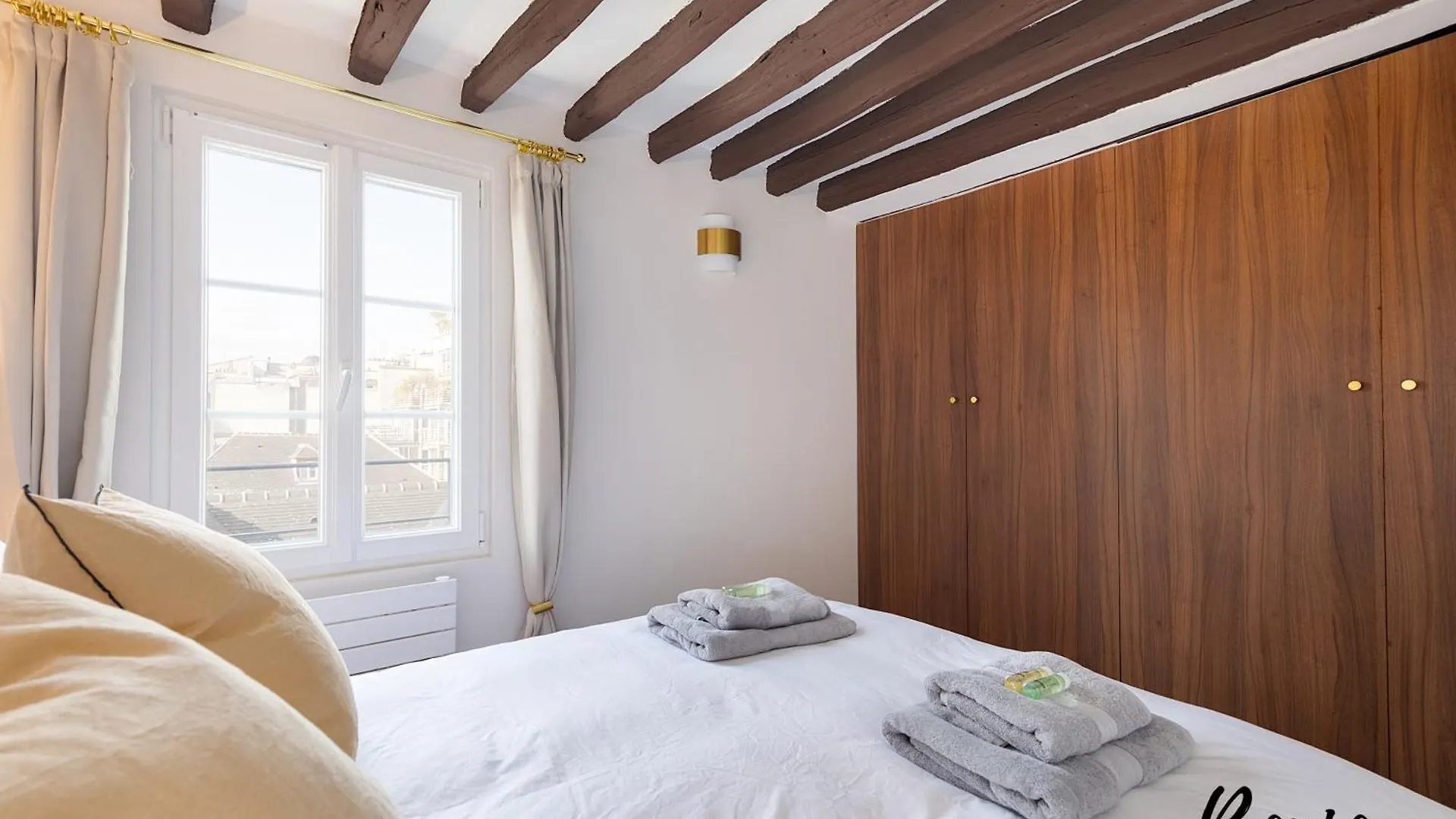 Super Central - Marais Luxury One-Bedroom - Free Parking Paris