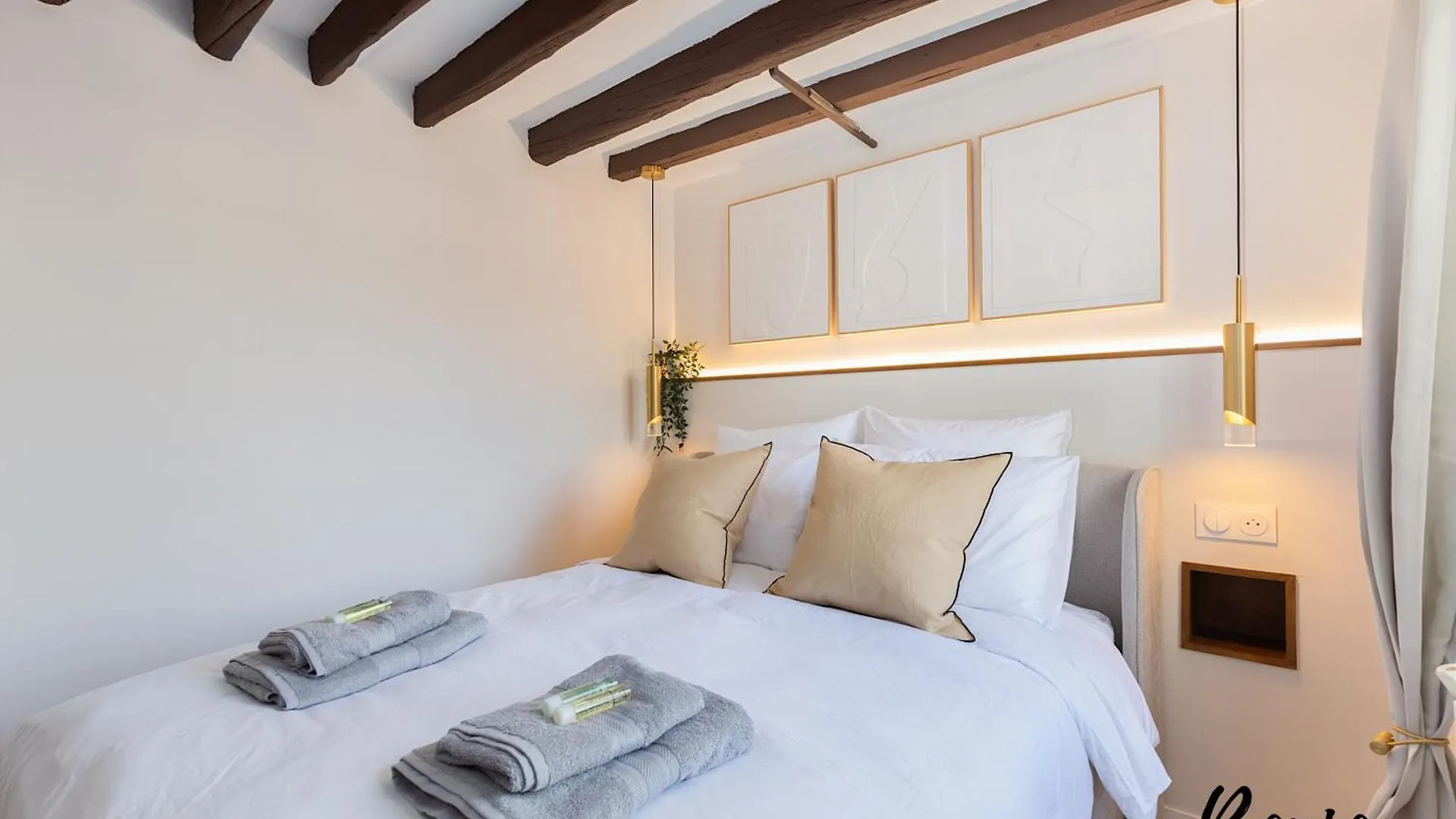 Super Central - Marais Luxury One-Bedroom - Free Parking Paris France