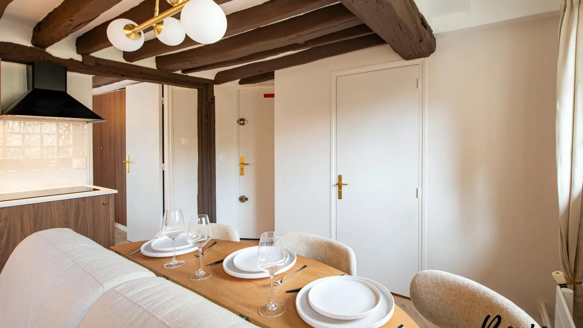Apartment Super Central - Marais Luxury One-Bedroom - Free Parking Paris France