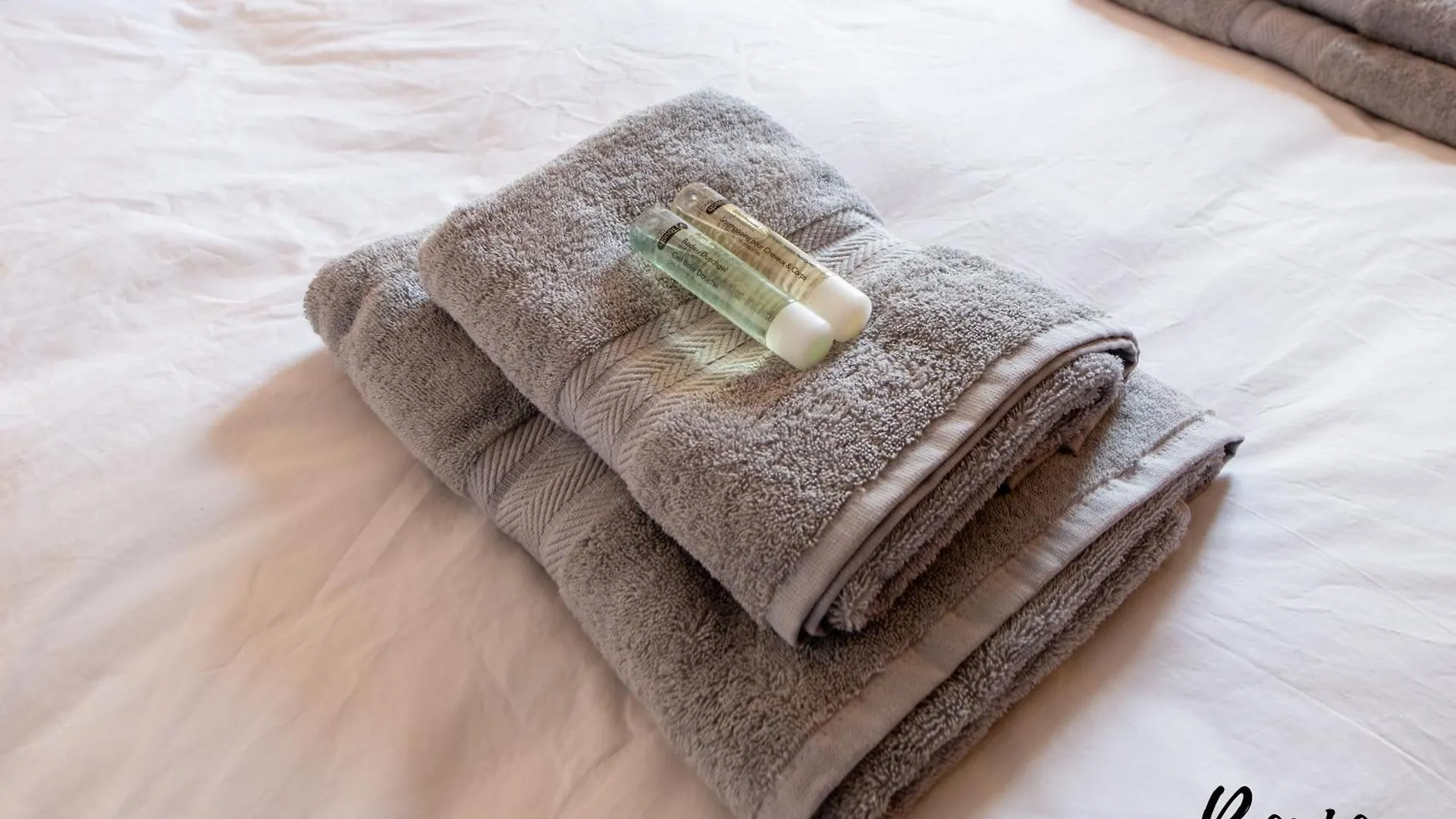 Super Central - Marais Luxury One-Bedroom - Free Parking Paris