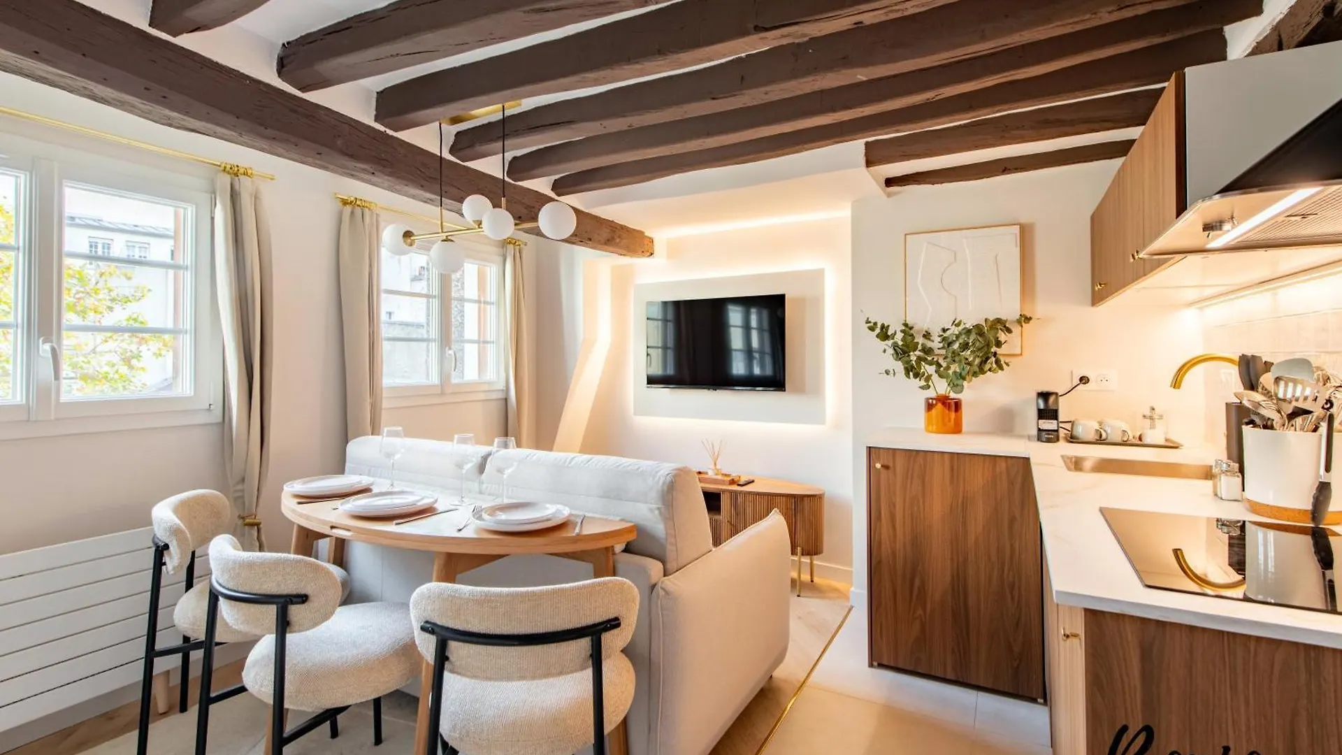 Super Central - Marais Designer One-Bedroom - Free Parking location